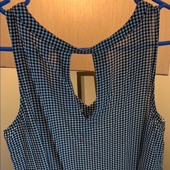 Old Navy Sleeveless Blouse - Picture 2 of 2